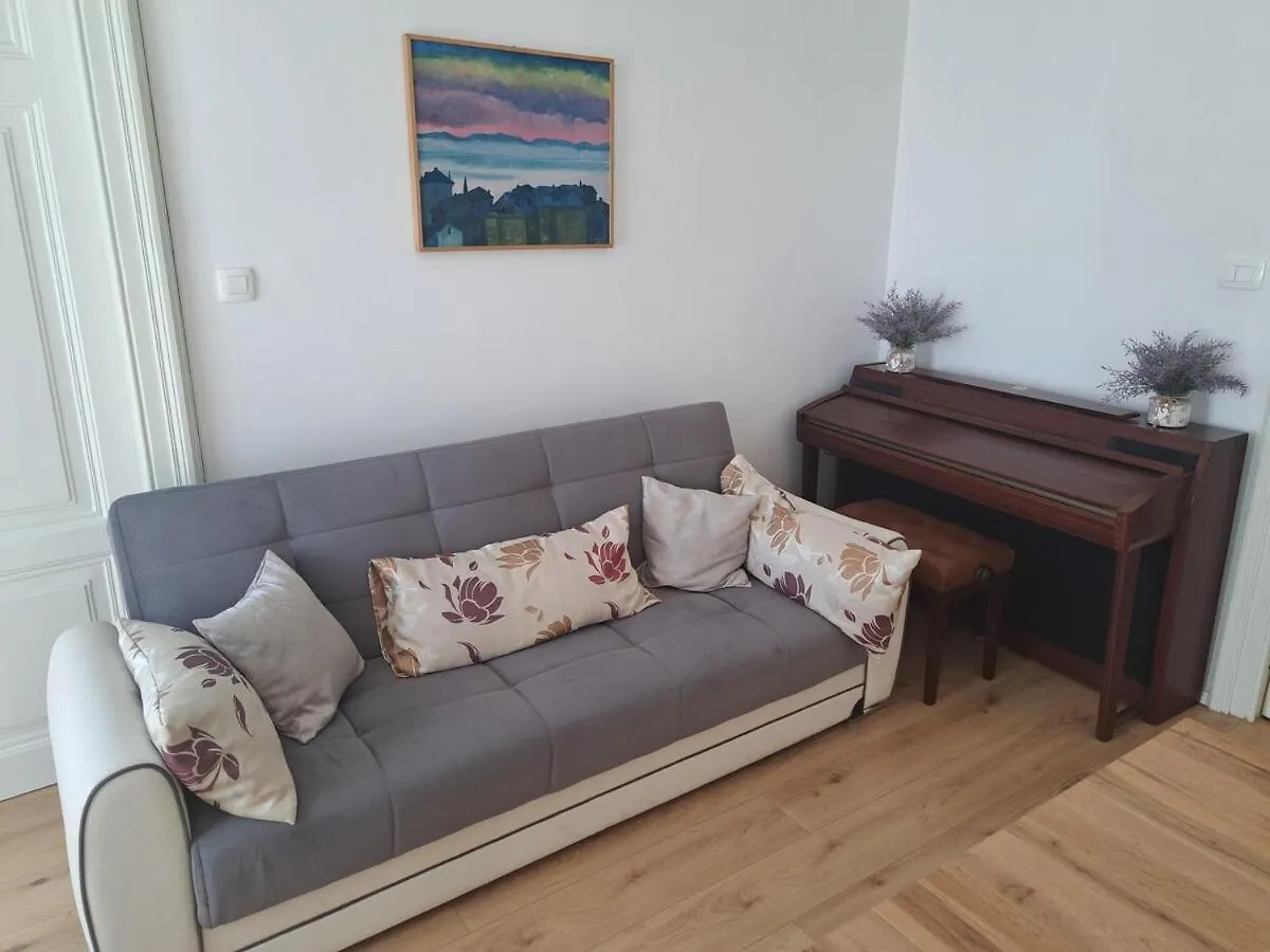 Apartman Freesia Rijeka 0*,