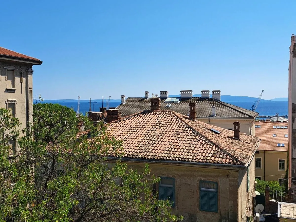 Apartment Apartman Freesia Rijeka Croatia